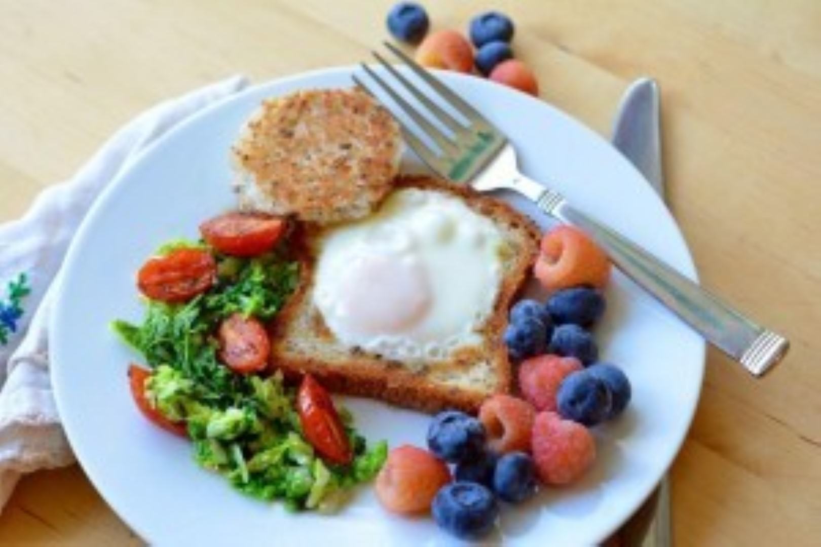 healthy gluten free breakfast egg in a hole