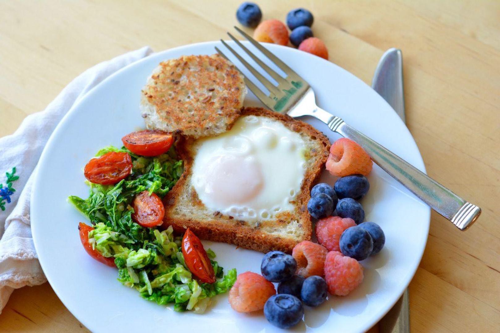 healthy gluten free breakfast egg in a hole
